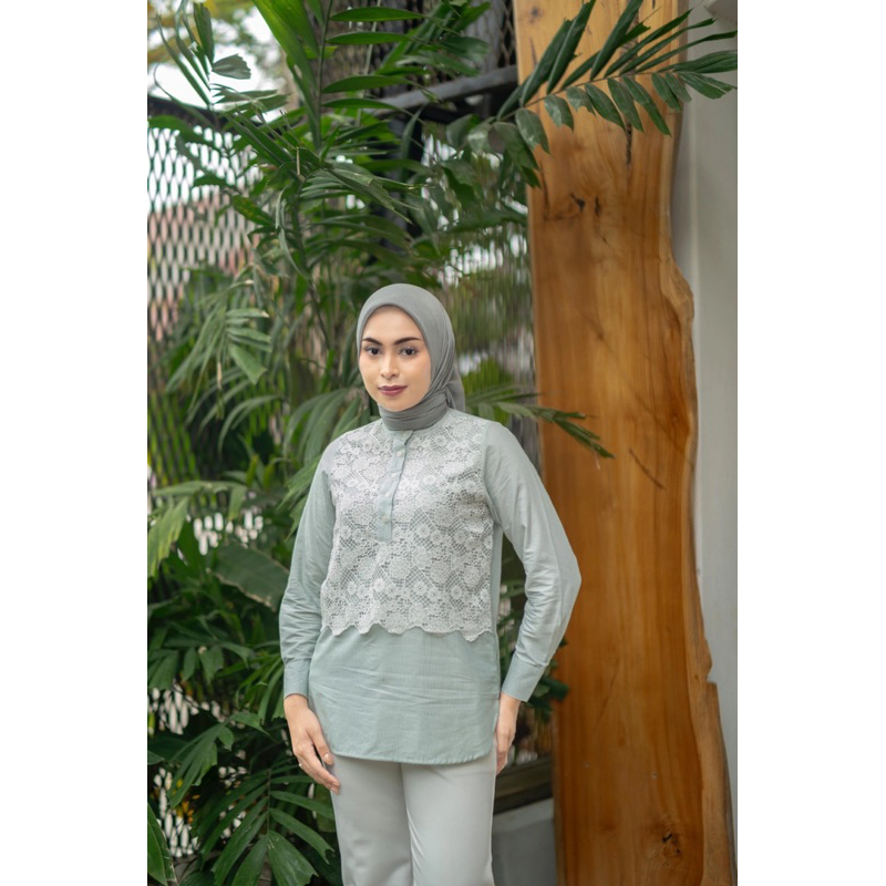 Alysa Top by Jamila [เสื้อท่อนบนผู้หญิง]