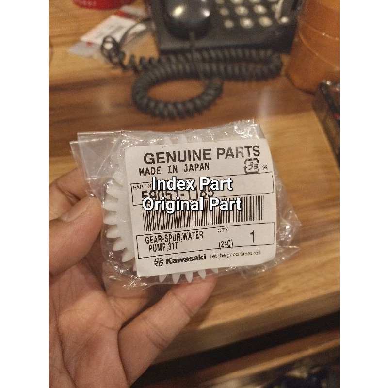 หม้อน้ําปั๊มน้ําเกียร์ Spur Gear Axle ปั๊มน้ํา Ninja 150 Ninja SS R RR Ninja Kis Original Kawasaki 5