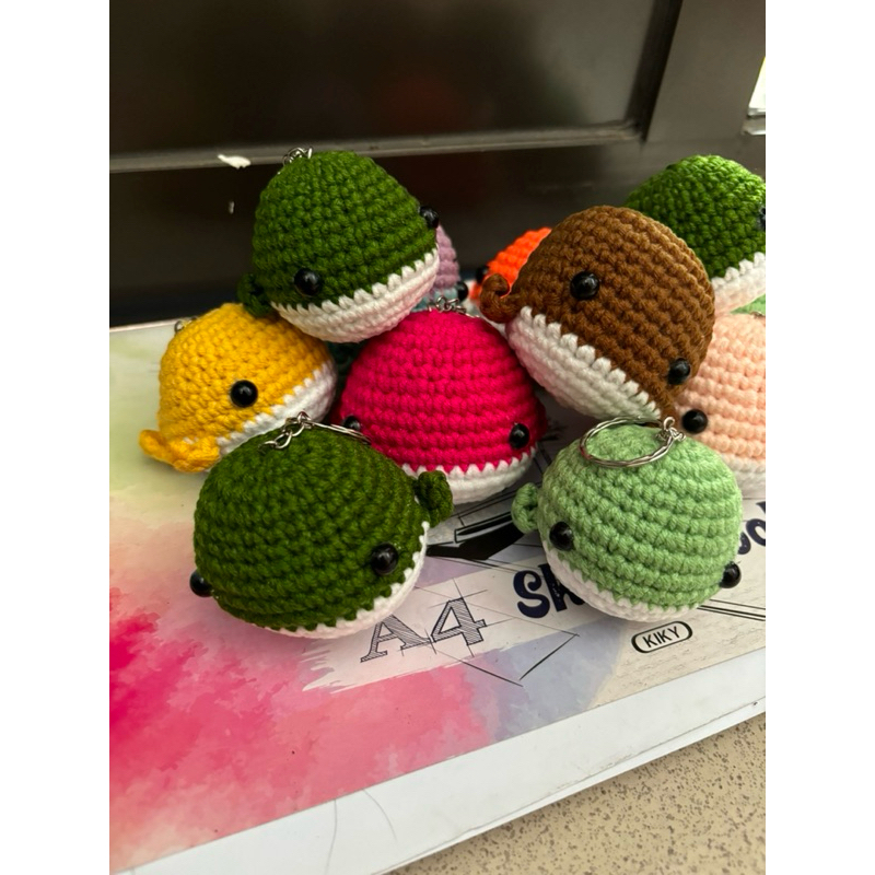KNITTED WHALE DOLL KEYCHAIN
