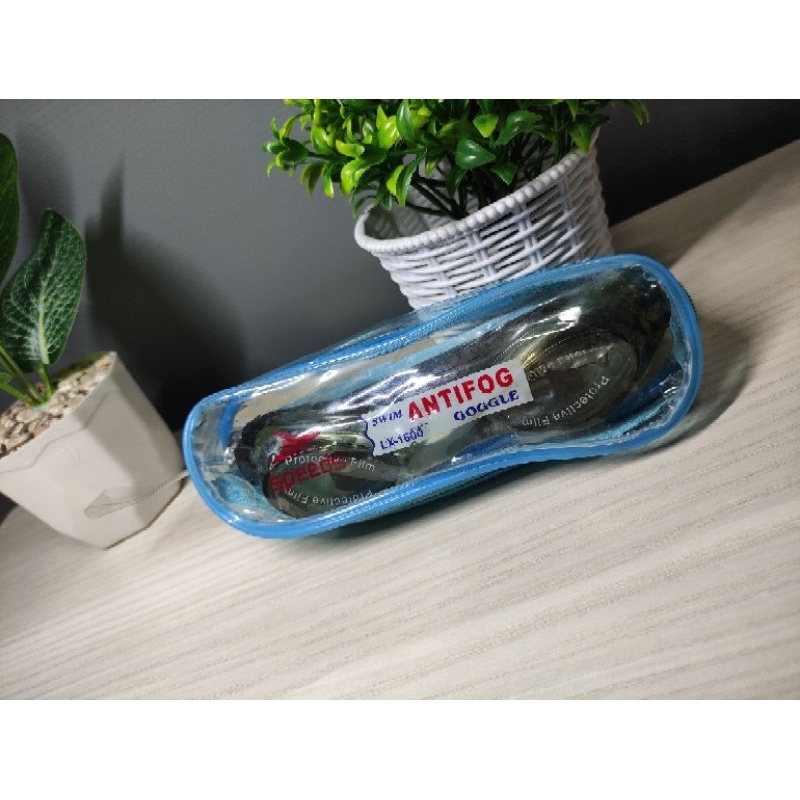 แว่นตาว่ายน้ํา Lx600