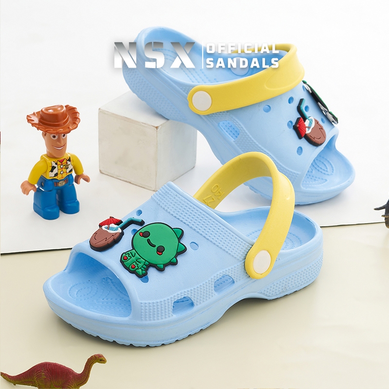 NSX ล่าสุด 2025 รองเท้าแตะเด็กผู้ชายแบบมีสายรัดหลัง รุ่นอินเทรนด์ รองเท้าแตะ เลอะเทอะ เด็กชายและเด็ก