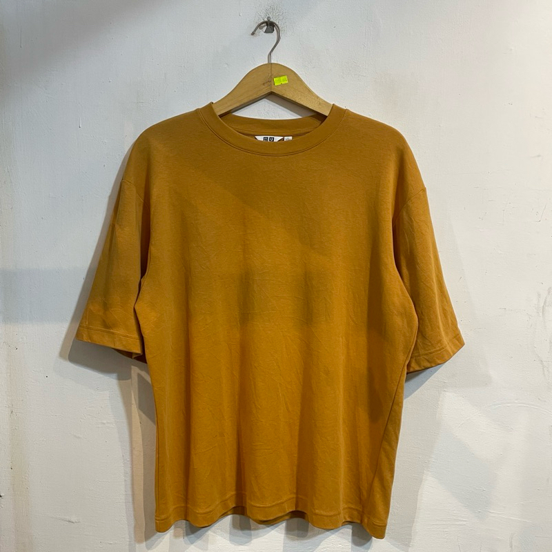 เสื้อยืด Preloved สีมัสตาร์ด Uniqlo U Oversize