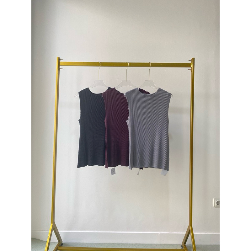 - CLARIS INNER SLEEVELESS