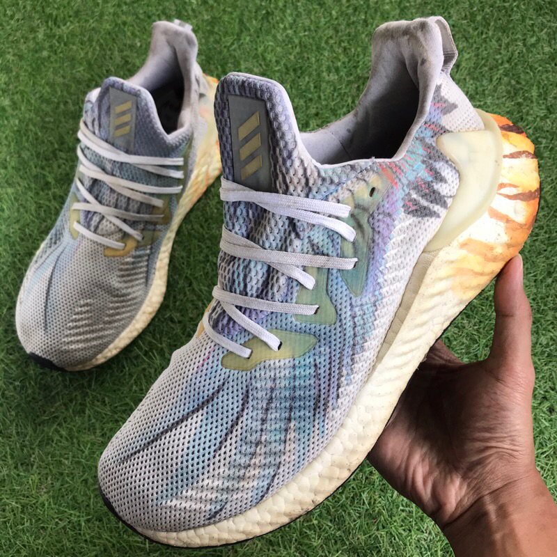 Adidas AlphaBoost Multi CNY ไซส์ 44 รองเท้าวิ่ง preloved