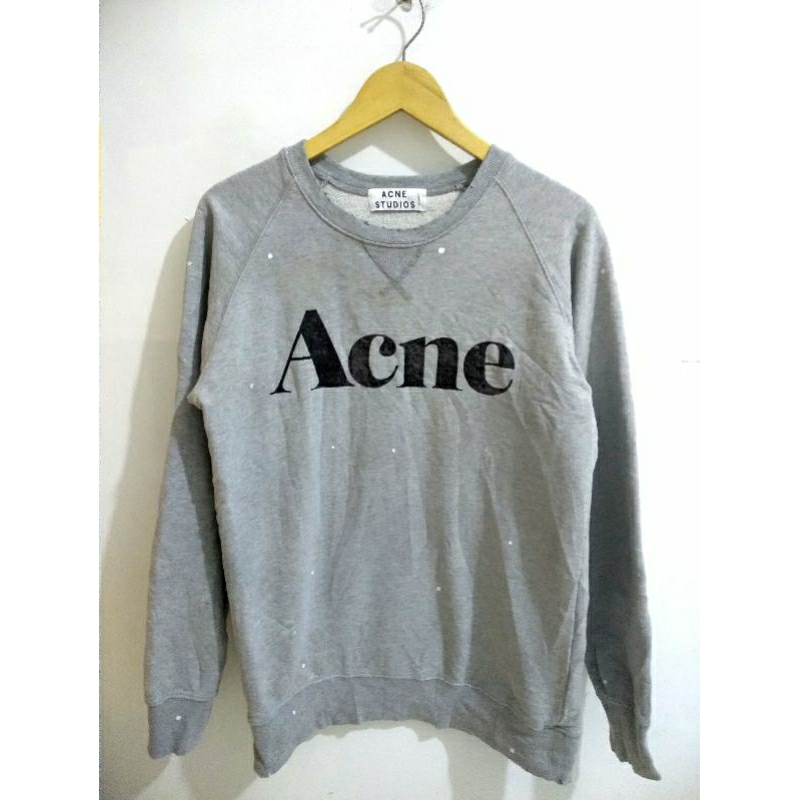 คอกลม "Acne Studios" ทําลาย