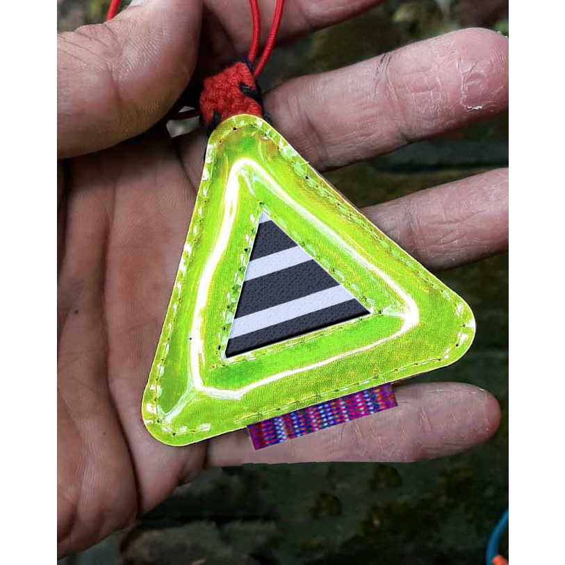 CAHAYA TRIANGLE REFLCTOR สําหรับจักรยานหรือตัวแยกสี / ตัวแยกแสง, การออกแบบ RAISED TICKNESS - ขนาดเล็ก