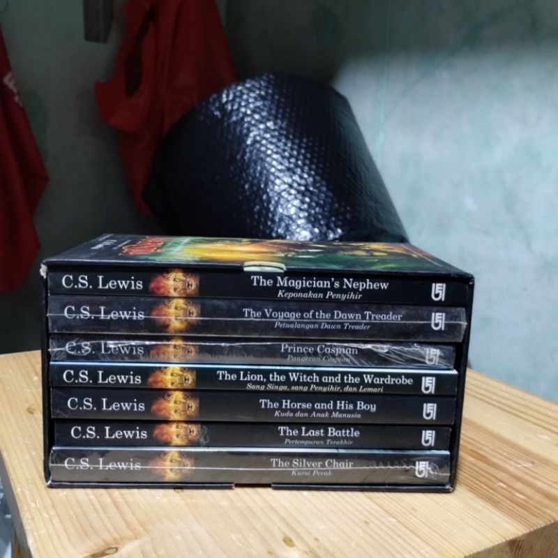 [Novel] The Chronicles of Narnia CS Lewis Boxset Used Good Original