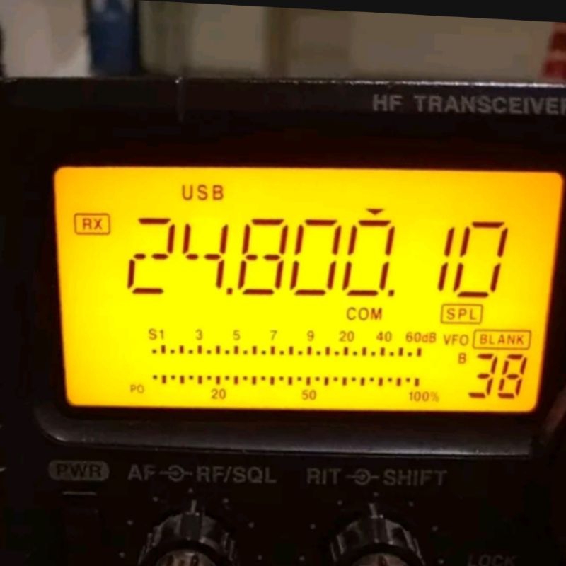 ใหม่และต้นฉบับ Icom 718 LCD พร้อมรับประกัน 1 ปี