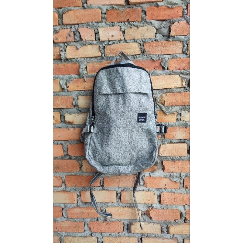 กระเป๋าเป้ Pacsafe Grey LX350