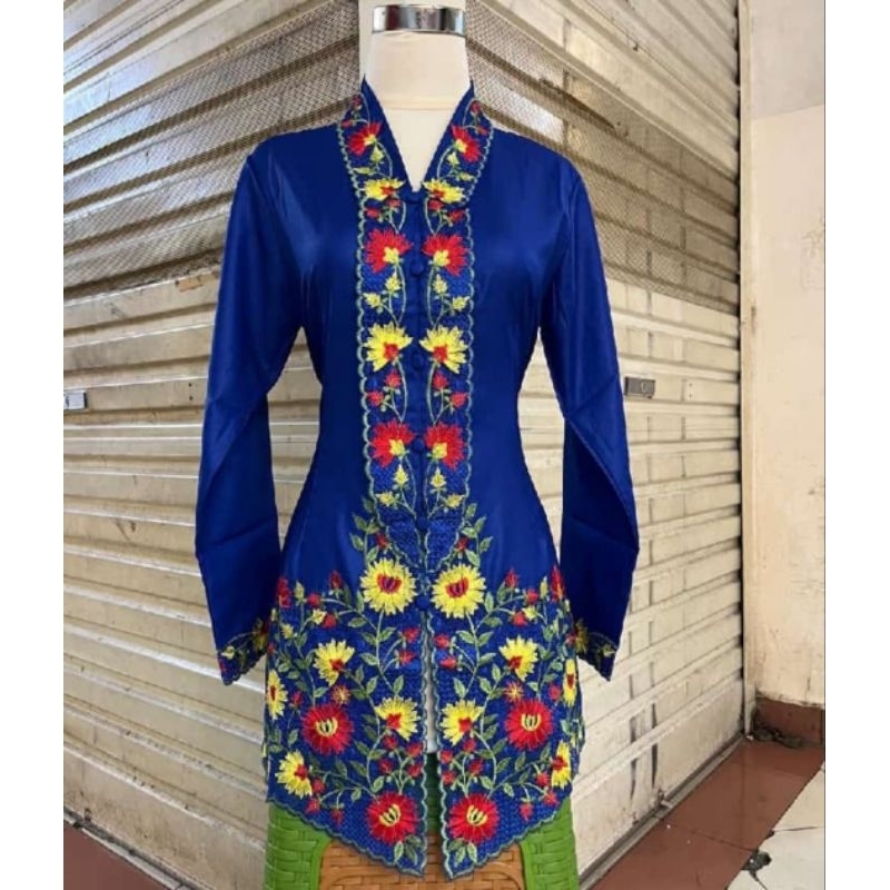 ENCIM KEBAYA TOP WITH FLOWER MOTIF // MODERN ENCIM KEBAYA // BETAWI ENCIM KEBAYA // ENCIM KEBAYA