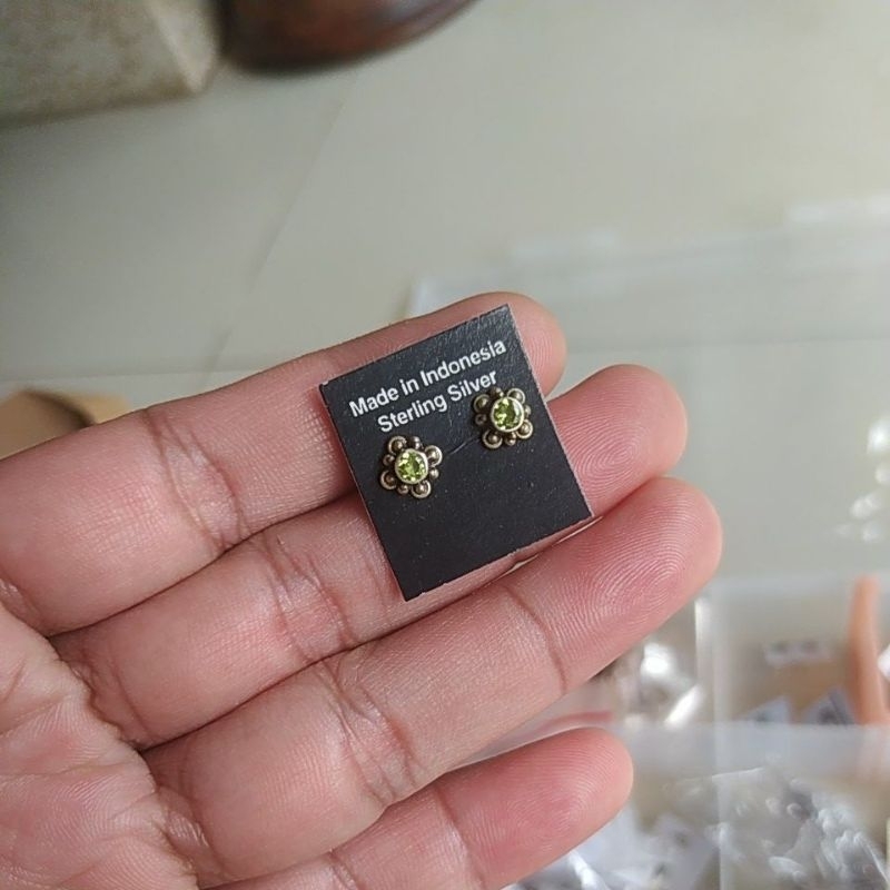 ต่างหูสตั๊ด Peridot Jawan เงินแท้ 925