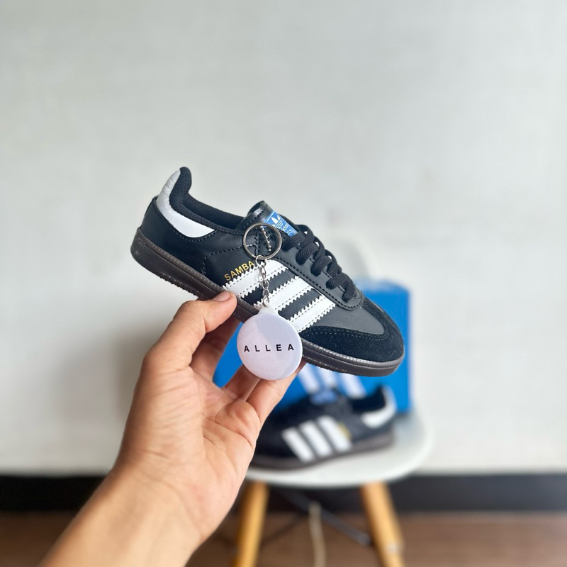 Adidas Samba รองเท้าผ้าใบเด็กสีดําสีขาว