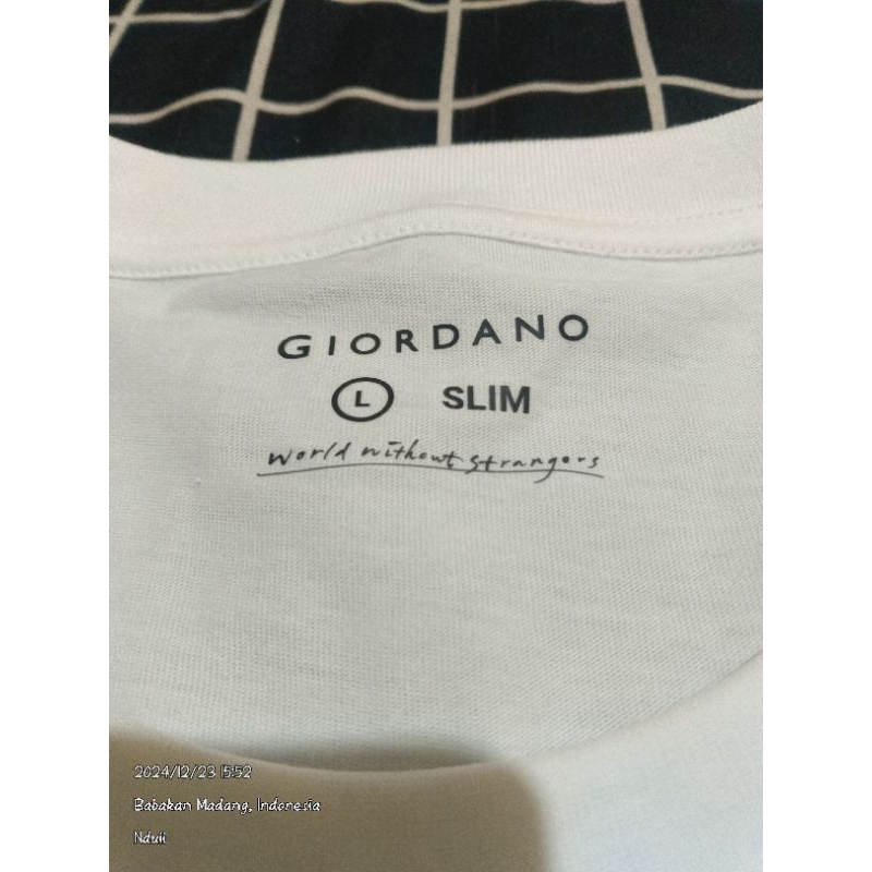 เสื้อเชิ้ตสีขาว Giordano ดั้งเดิม