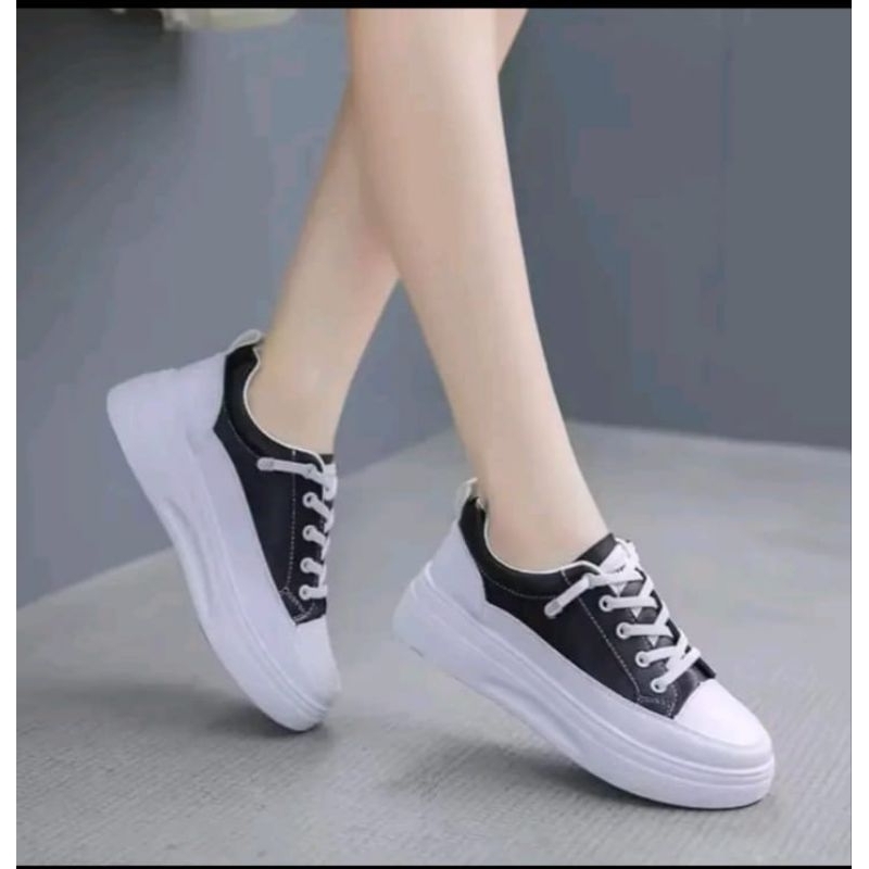 รองเท้าผ้าใบผู้หญิงลําลองล่าสุดและรองเท้า Rhm