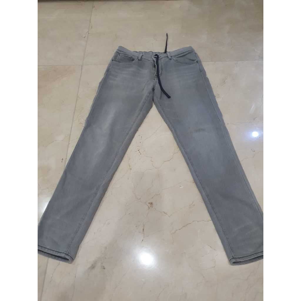 Preloved Uniqlo Ezy Jeans สีเทาควันบุหรี่ ไซส์ M