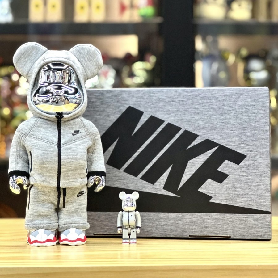 BEARBRICK NIKE TECH FLEECE N98 10 ANNIVERSARY 100% และ 400% ต้นฉบับ V7SFRK4S1G