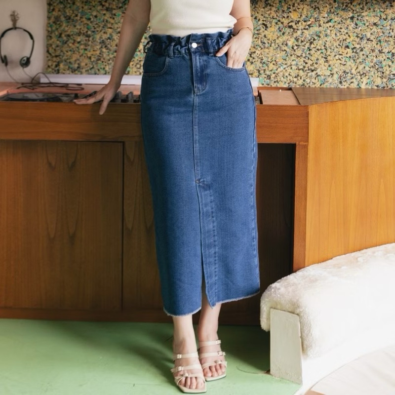 Story WOMENS 7/9 JEANS SKIRT // CORAL SKIRT JEANS FRONT SHAPE