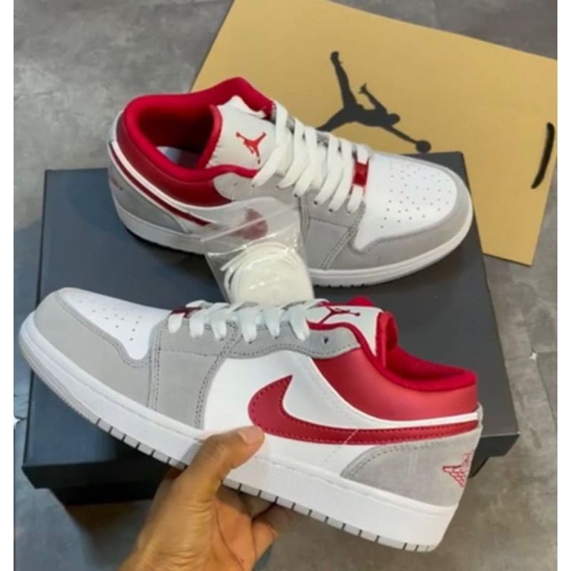 รองเท้า Air Jordan 1 Low สีเทา สีขาว แดง