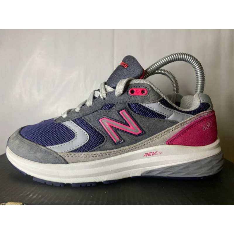 รองเท้า New Balance series 880