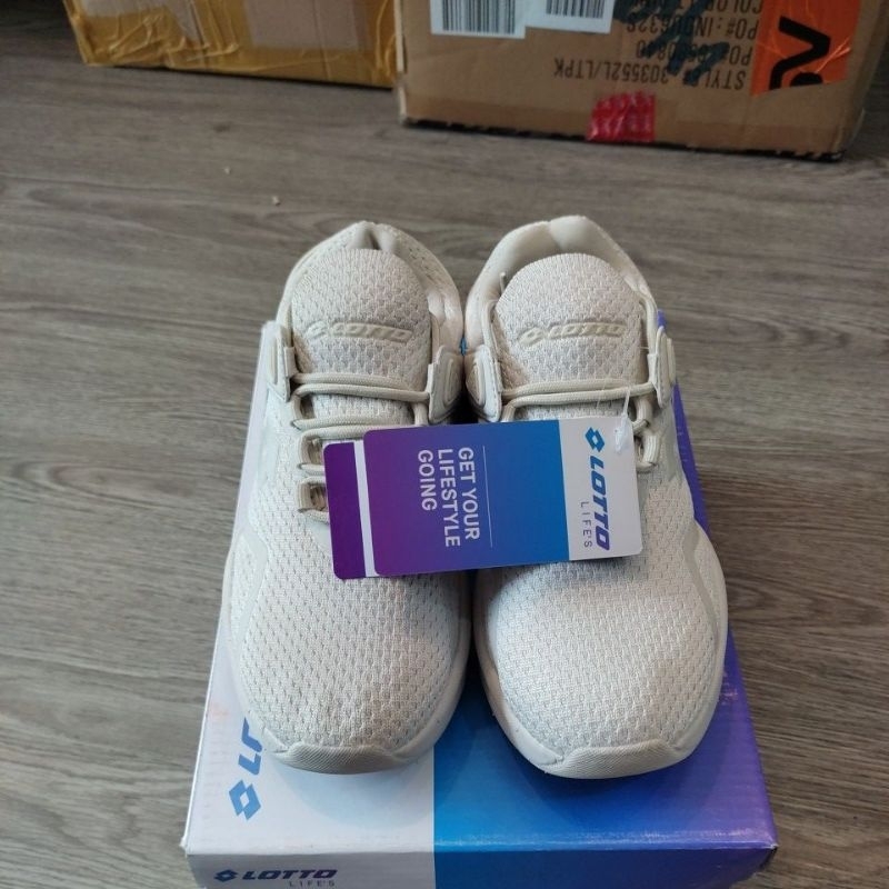 รองเท้า Lotto Benny*