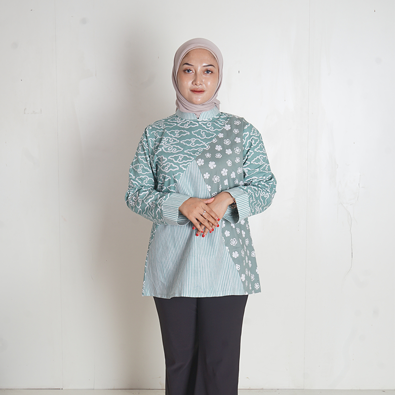 HIJAU BATIK TRUSMI Long Blouse Batik Top สําหรับผู้หญิง Mega Mendung Oksana Green Motif RML