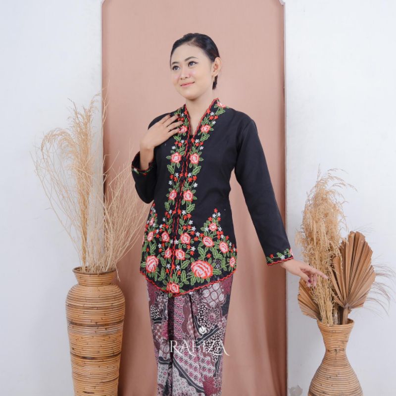 ศัตรูสําหรับผู้ใหญ่ / Modern Encim Kebaya / Kebaya / Kebaya รับปริญญา