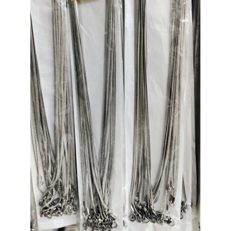 WHOLESALE 10PCS FLAT SILVER TITANIUM สร้อยคอ 50 ซม.สร้อยคอไทเทเนียมสําหรับผู้ชายและผู้หญิง ANTI-RUST