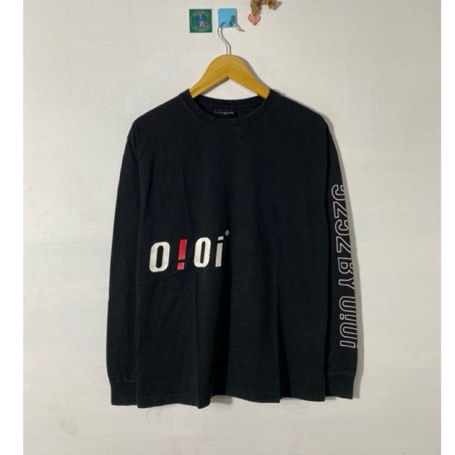 OIOI SPELLOUT เสื้อยืด LONGSLEEVE สีดํา