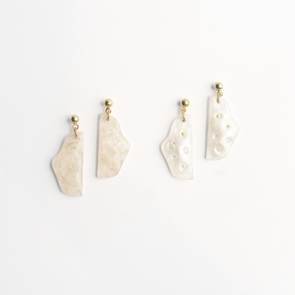 ต่างหูห้อยเรซินทํามือ - ต่างหูไลรา โดย The Bahamas