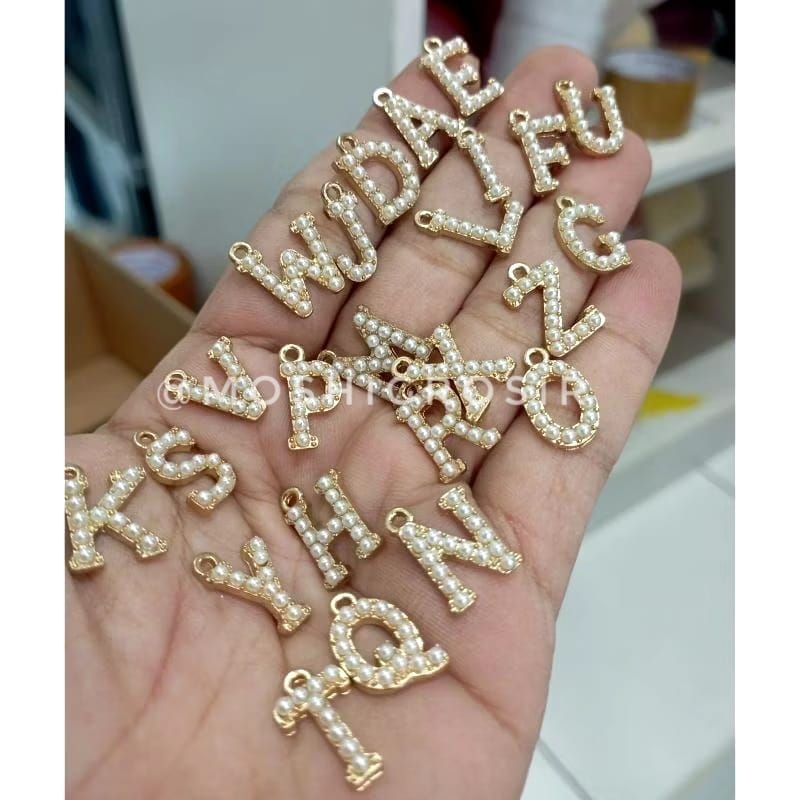 1 ชิ้น - LETTER CHARM / สร้อยคอ