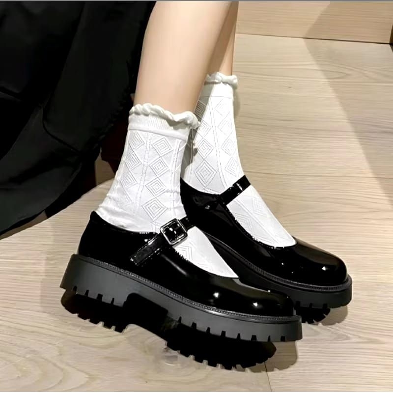 LAGA รองเท้าโลฟเฟอร์สีดําเคลือบเงาผู้หญิงสไตล์เกาหลี