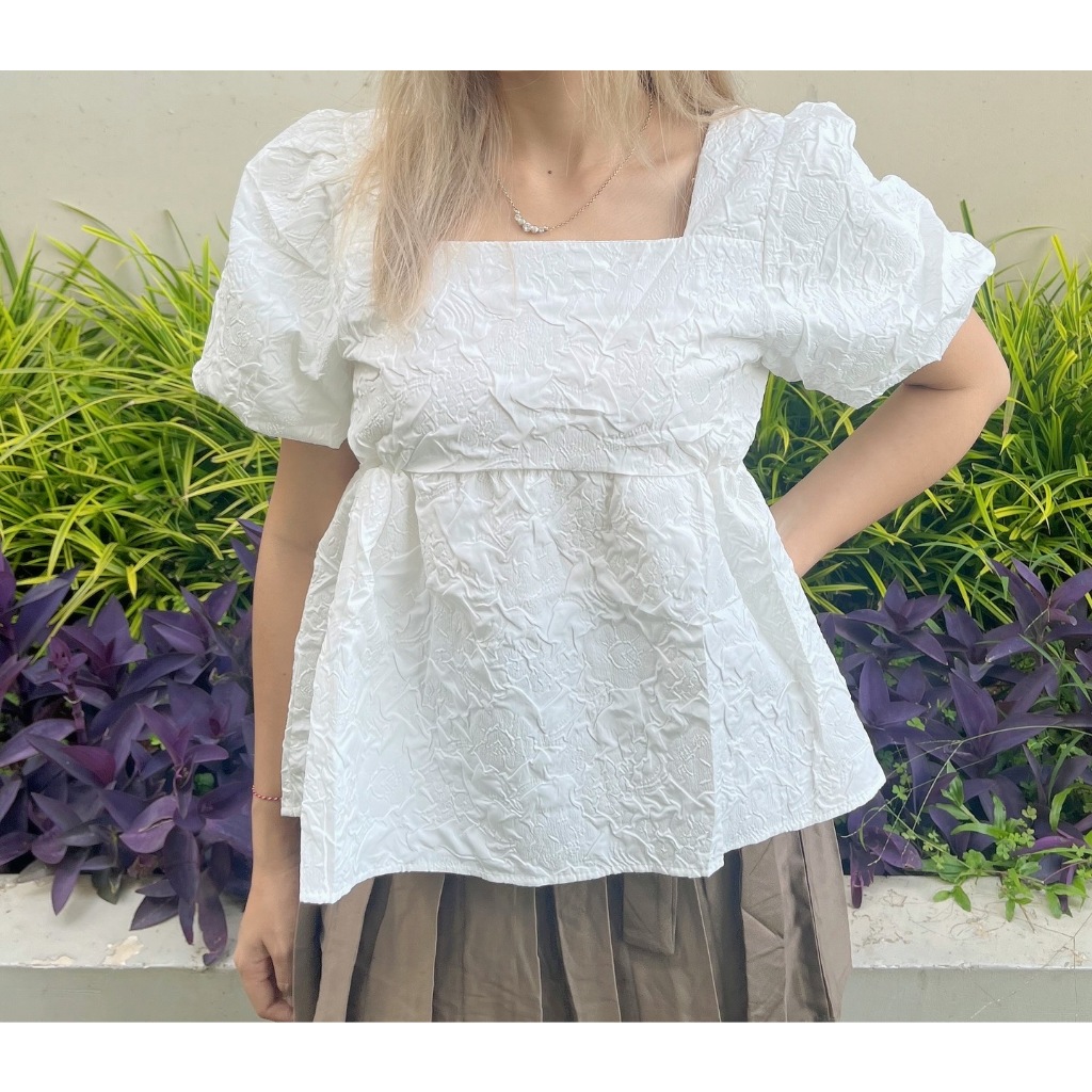 Yvaine Ready to Wear - Jennie Top - เสื้อเชิ้ตสีขาวผู้หญิง - แขนพองและเนื้อนูน