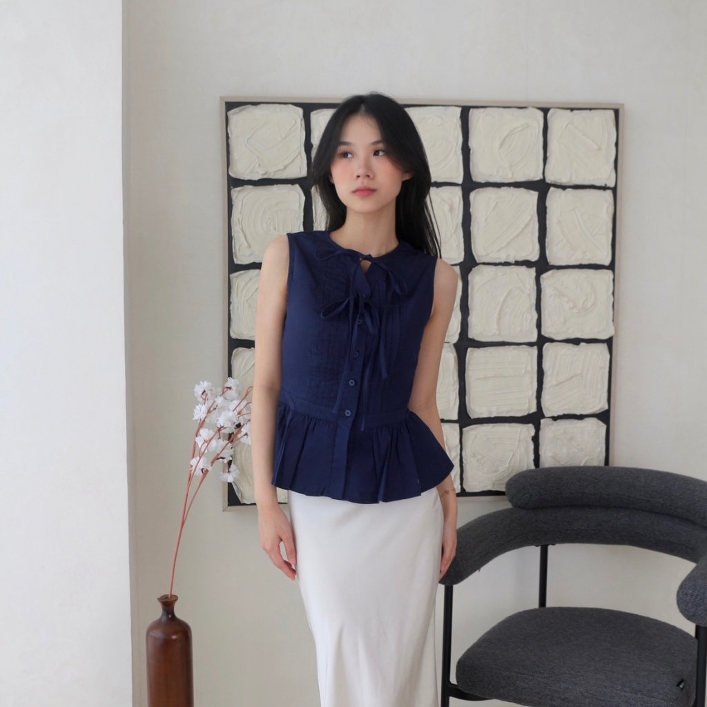 BAECHIC.CO - เสื้อครอป Haerin | เสื้อท็อปสตรีลําลองสไตล์เกาหลี / เสื้อแต่งระบายแขนกุดผู้หญิงพรีเมี่ย