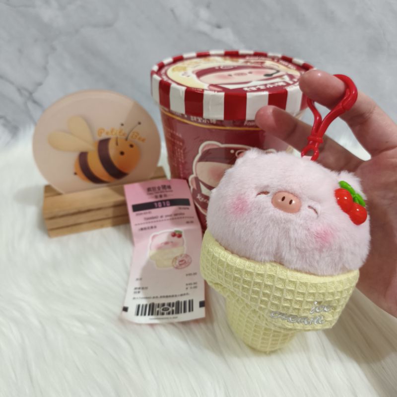 Selected Blindbox Bagcharm Animal Market Tianbao Piggy ไอศกรีมหมู