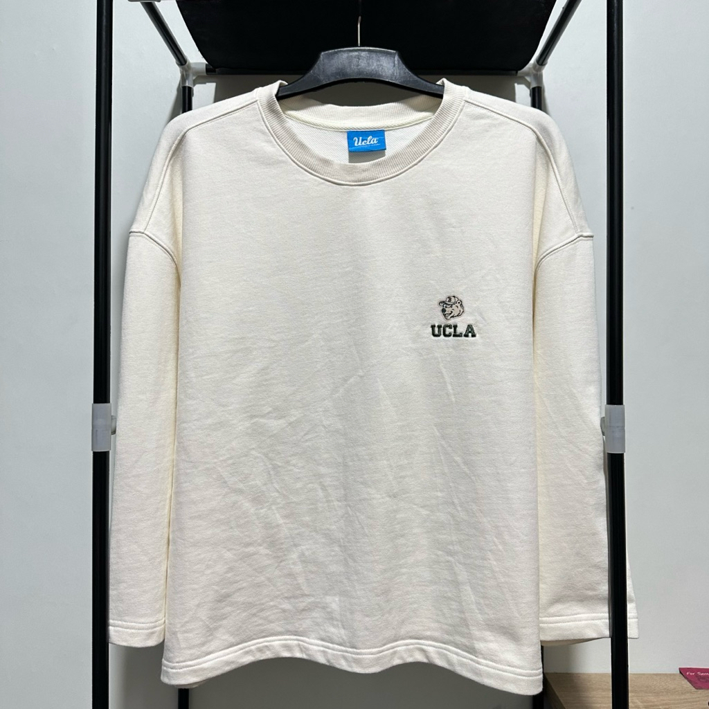 เสื้อสเวตเตอร์สีขาวหัก Ucla