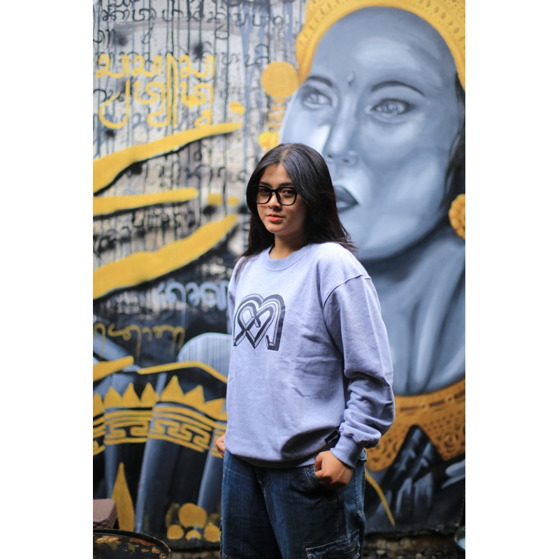 เสื้อสเวตเตอร์ คอกลม Logo vintage Grey Misty คอตตอน 100% BCI 280gsm