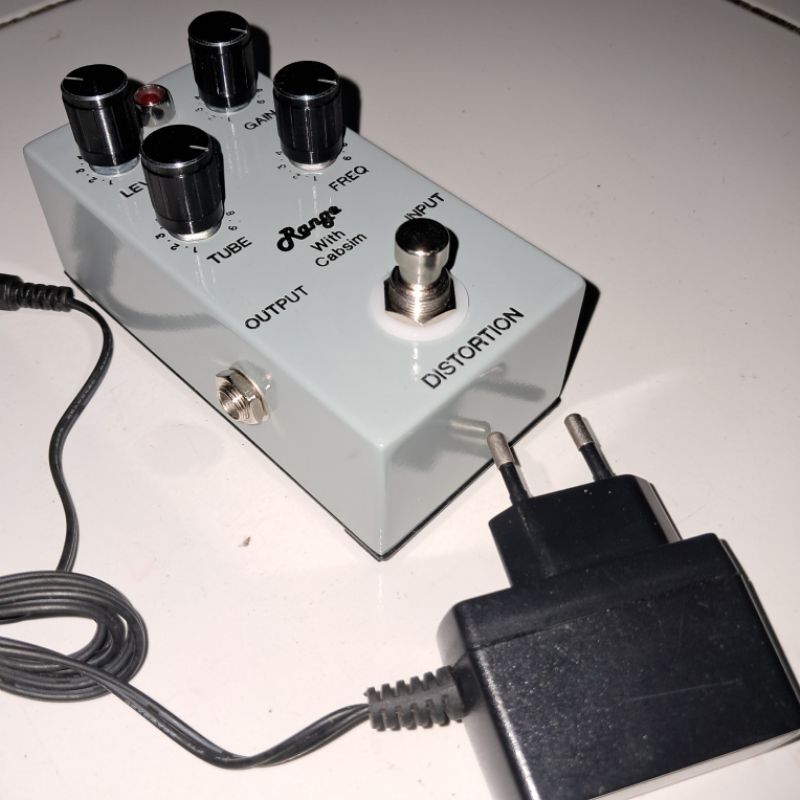 เอฟเฟกต์กีตาร์โลหะร็อคพร้อมตัวรับสัญญาณสูง Cabsim