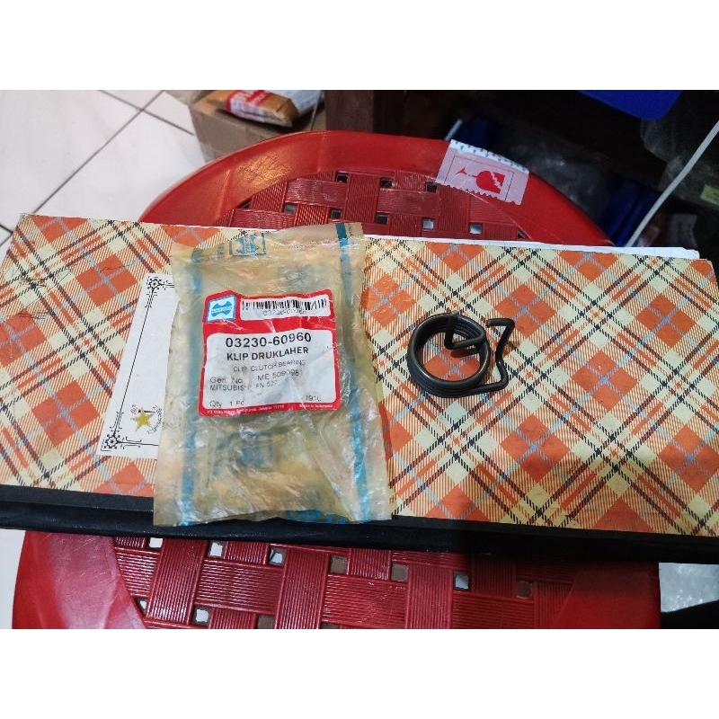 Fuso fn527 สปริงส้อมคลัช