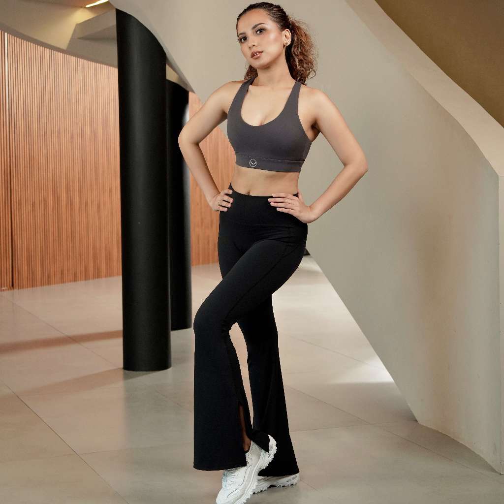 YVONNE Flared Slit Legging กางเกงขายาว