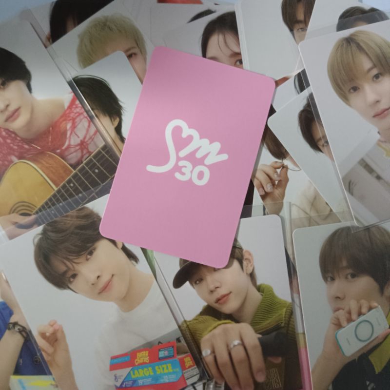 Sharing photocard อย่างเป็นทางการ SMTown family ver