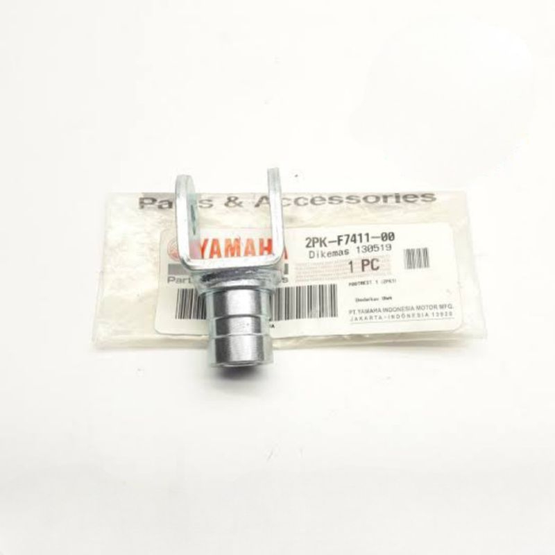 มือจับพักเท้าพักเท้าพักเท้า พักเท้าหน้า R15 V2 2PK-F711-00 ของแท้ Yamaha YGP