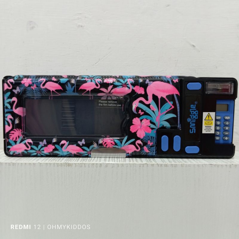 SMIGGLE ต้นฉบับ ลักลอบ ทุกดาว โผล่ ออก กล่องดินสอสีดําสีชมพูฟลามิงโกด้านสดใสเกินกล่องดินสอ กล่องดินส