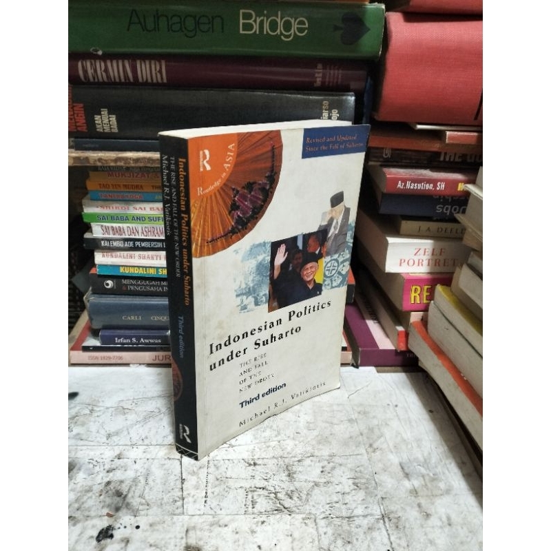 หนังสือนําเข้า INDONESIA POLITICS UNDER SUHARTO โดย Michael RS Vatiotics