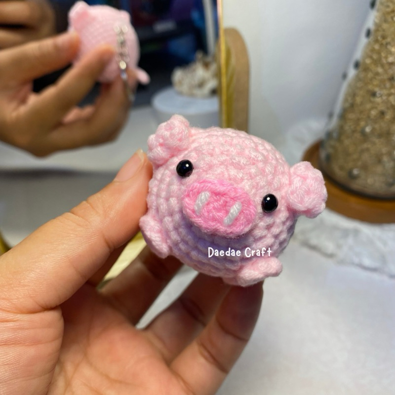 [Daede Craft] พวงกุญแจ Piglet Amigrumi | พวงกุญแจถักหมู