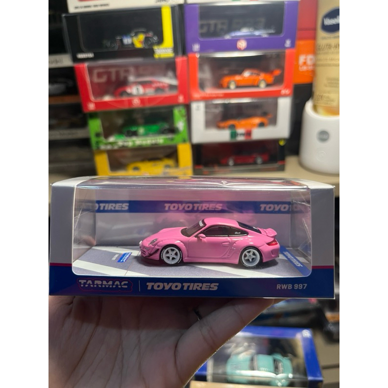 Tarmacn TOYOTIRES Porsche RWB 997 สีชมพู