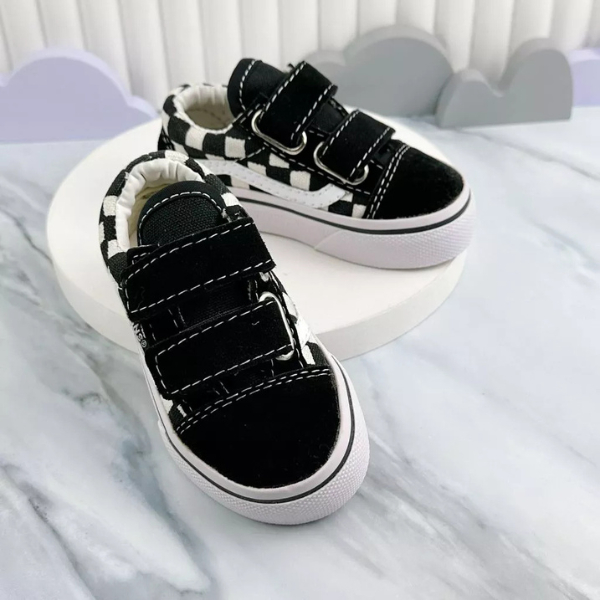 รองเท้านักเรียนเด็กหมากรุกสีดําพร้อมสายรัด ตีนตุ๊กแก รองเท้านักเรียน โรงเรียนเก่า สําหรับก่อนวัยเรียน อนุบาล และเด็กประถม