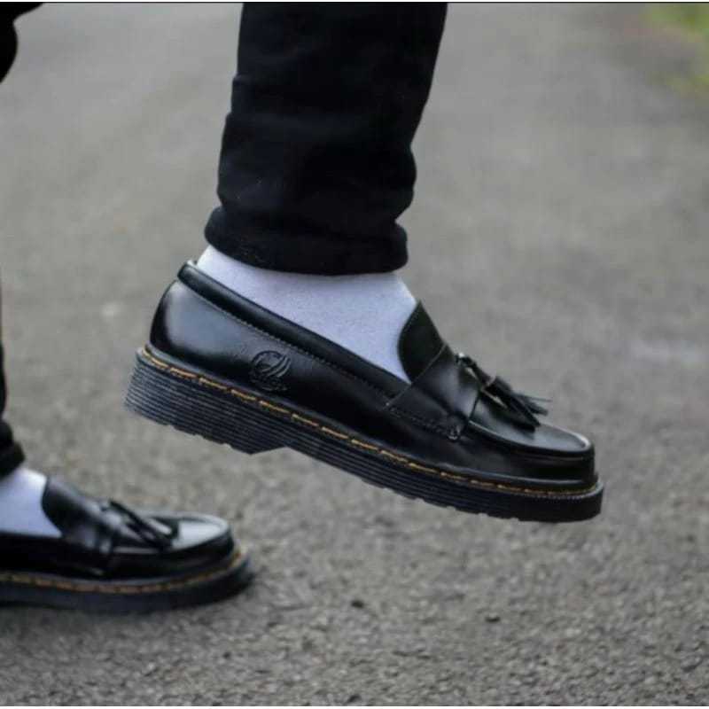 ข้อเสนอใหม่ Poang Docmart รองเท้าโลฟเฟอร์ผู้ชายรองเท้าทํางานอินเทรนด์แบบสบาย ๆ