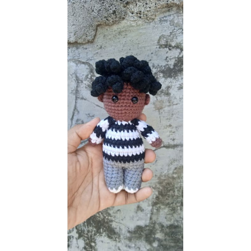 GANTUNGAN KEYCHAIN AMIGURUMI DANIEL CAESAR DOLL/ LAKEREL CAESAR KEYCHAIN/CUSTOM AMIGURUMI KNITTING