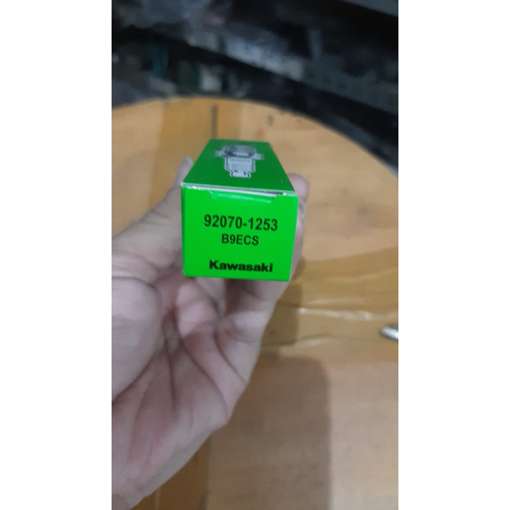 หัวเทียน NGK Kawasaki Ninja R Original B9ECS