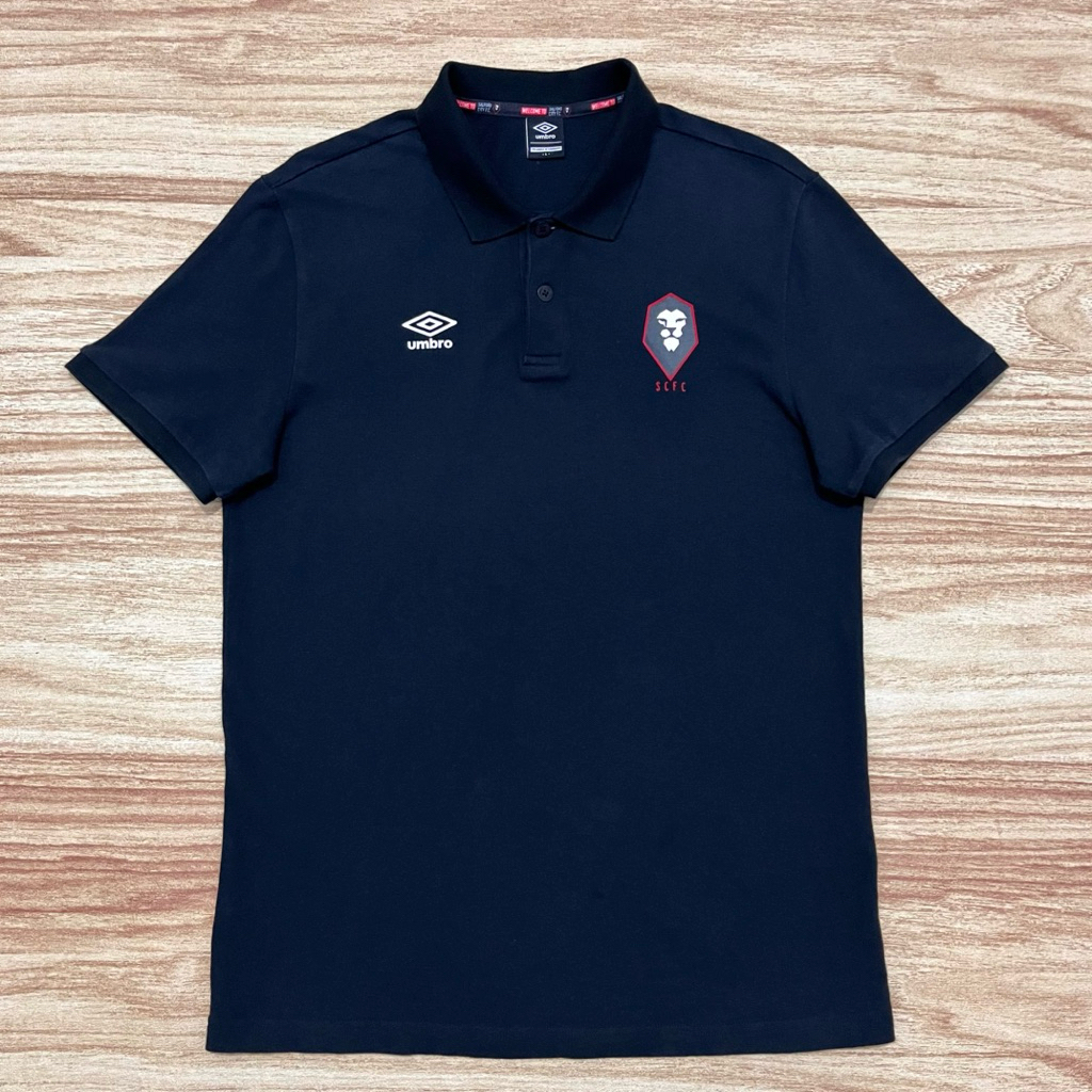 [เนื้อหา] เสื้อโปโล UMBRO Salford City Official Black (L)